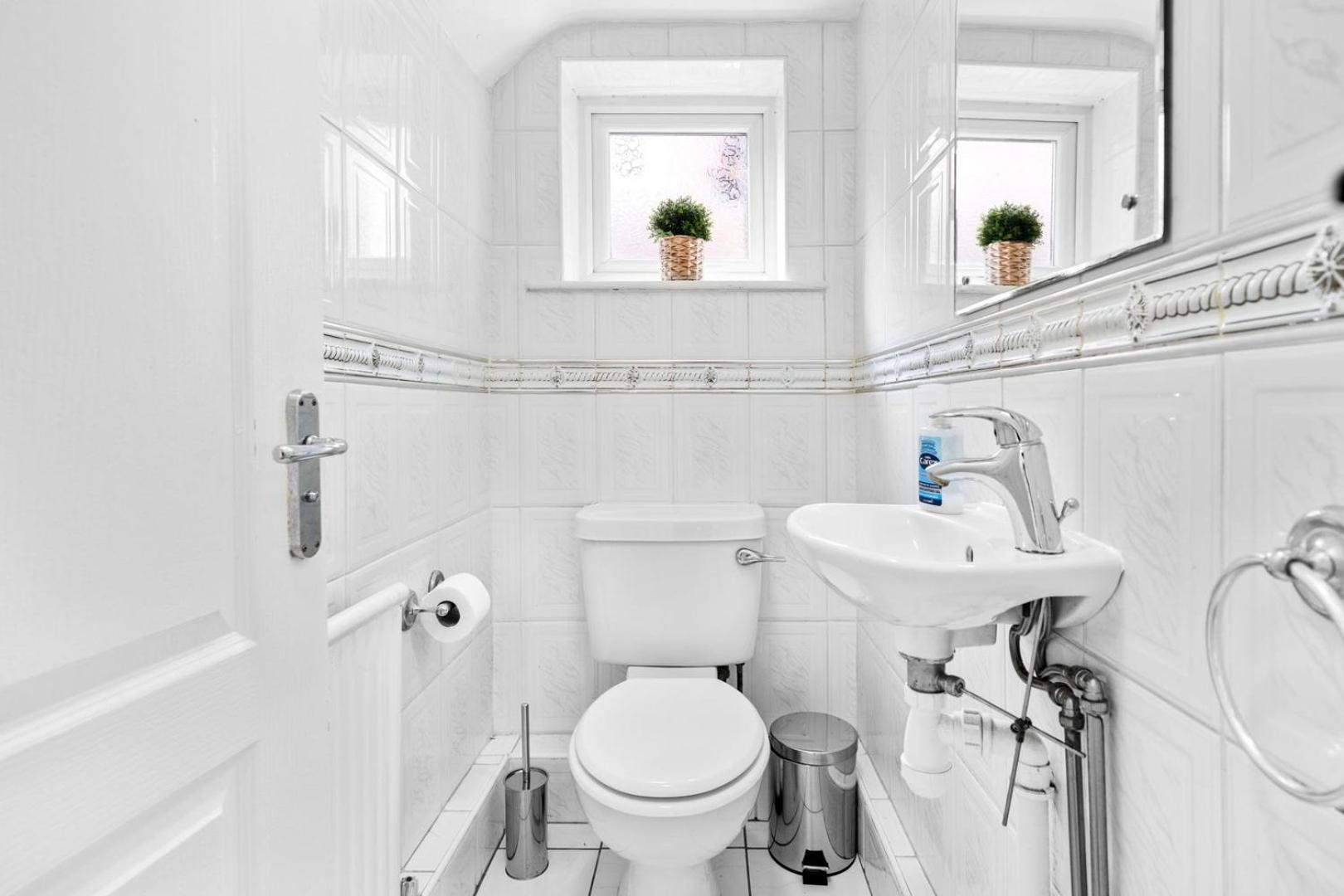 Spacious 5 Bedroom House Нотингам Екстериор снимка