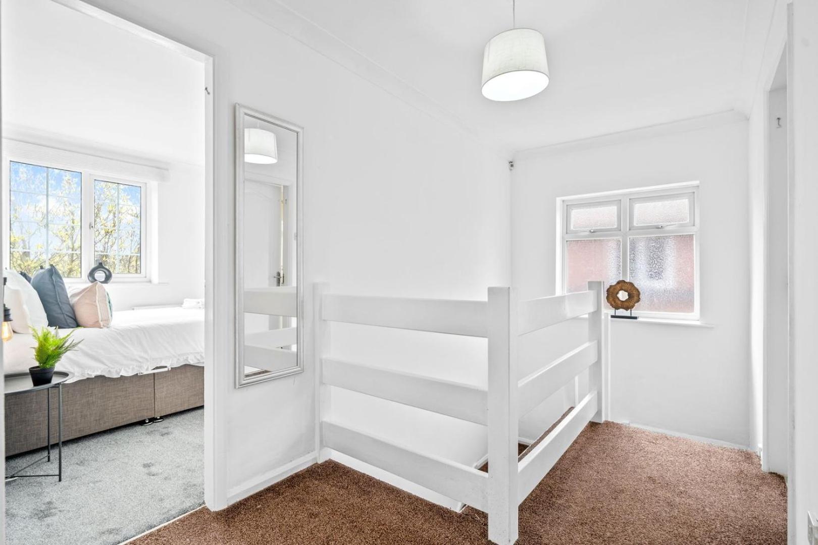 Spacious 5 Bedroom House Нотингам Екстериор снимка