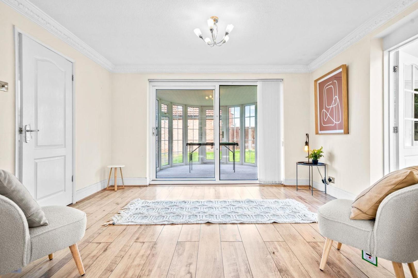 Spacious 5 Bedroom House Нотингам Екстериор снимка